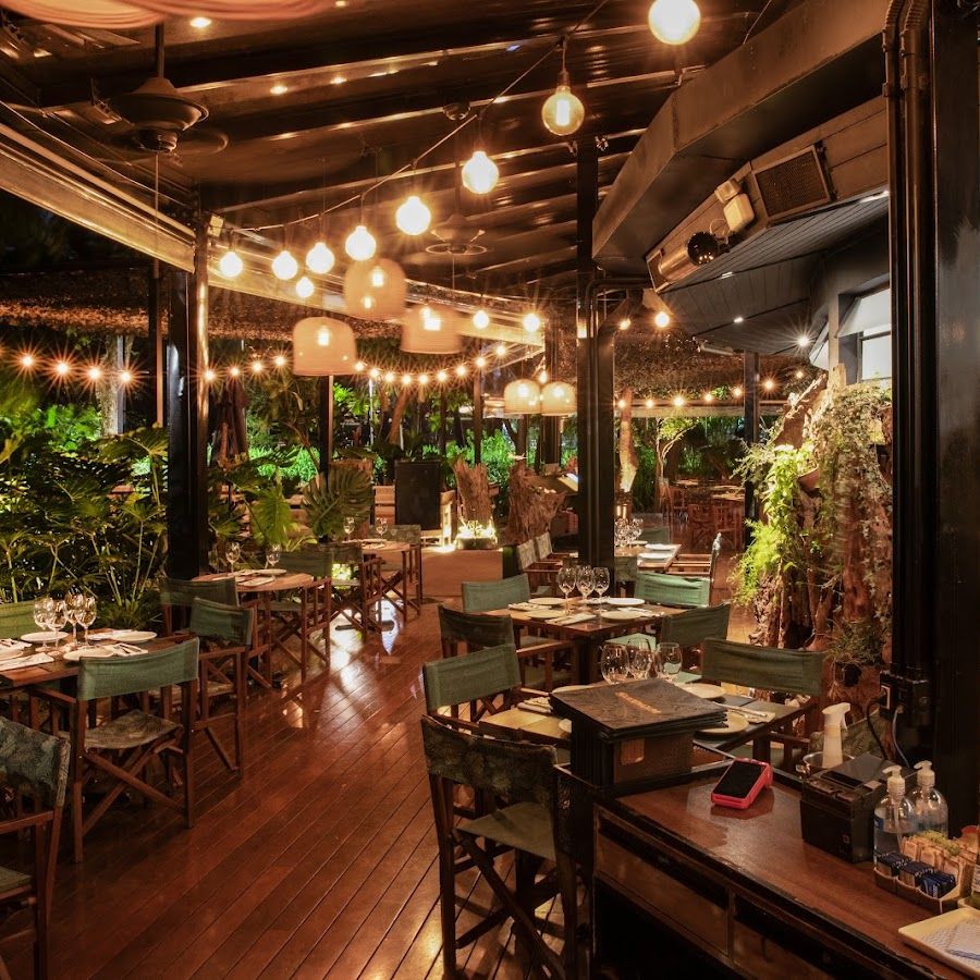 acampar selvagem no rio