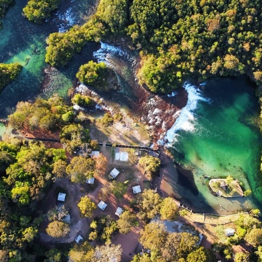 Balneário em rio natural