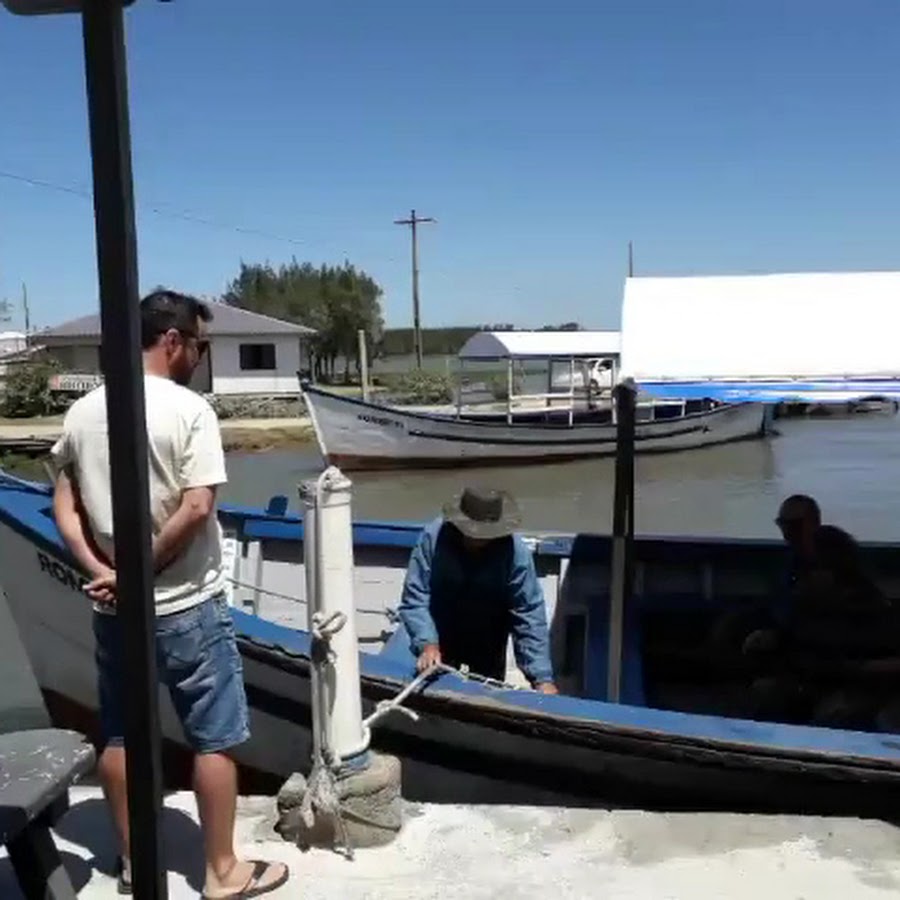 Beira do canal em Laguna