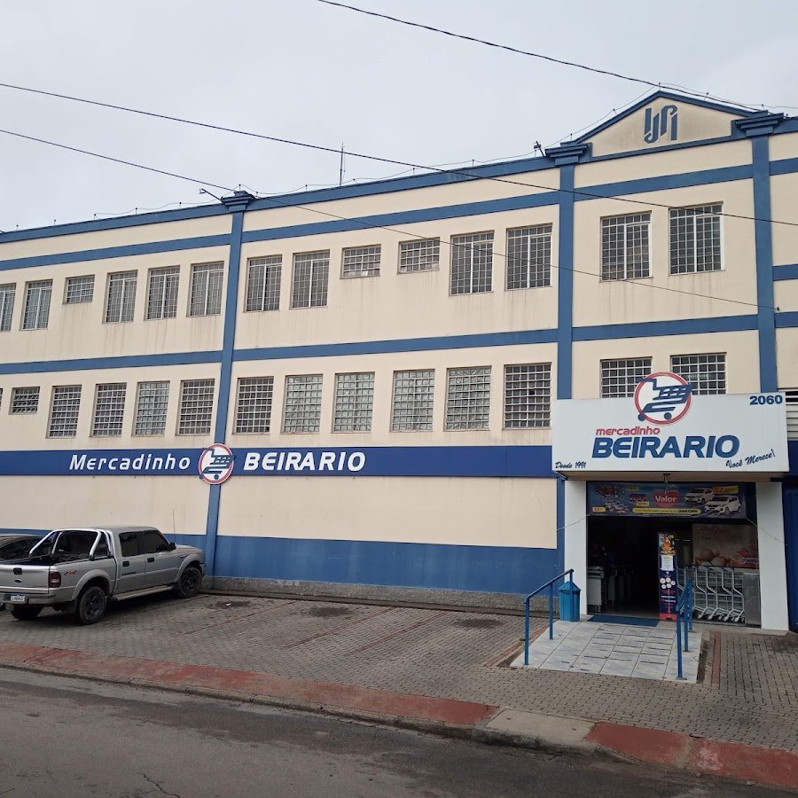 Beira rio ao lado do colégio