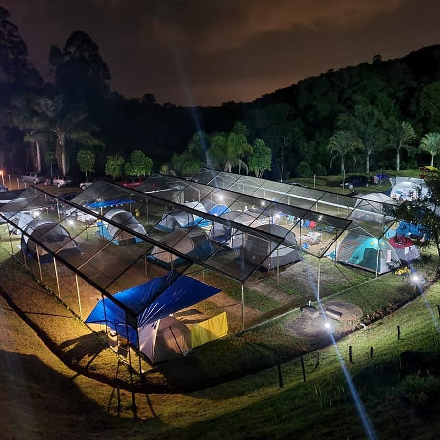 Cachoeira acampamento selvagem