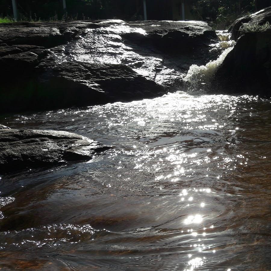 Estacionamento pequeno para cachoeira