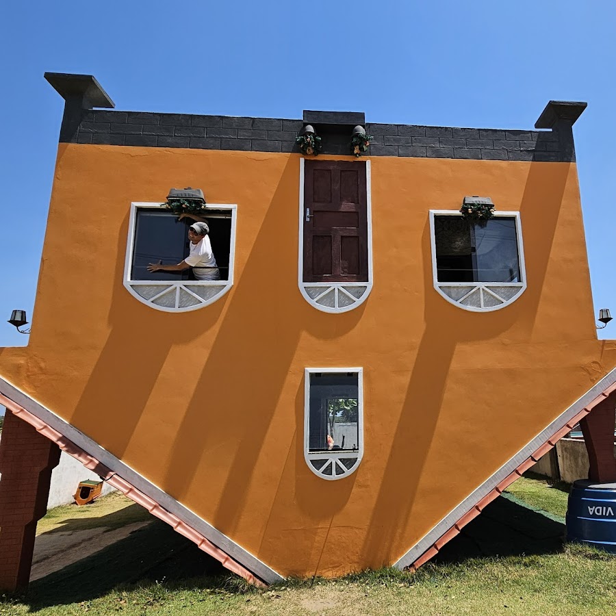 Casa de Cabeça pra Baixo