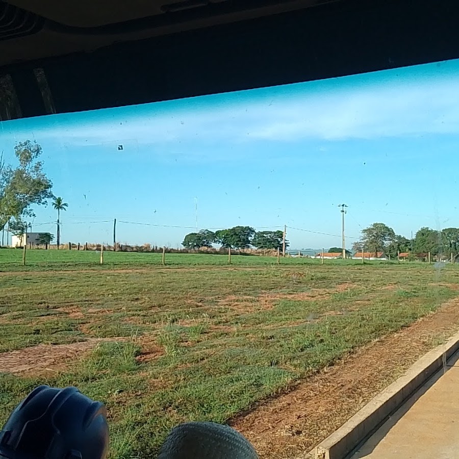 Em frente ao Rancho Grande