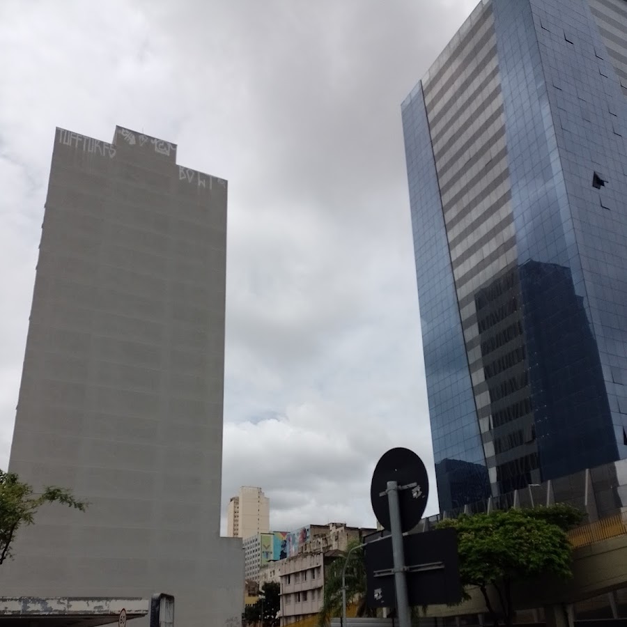 Estacionamento na rua perto do BH Hostel