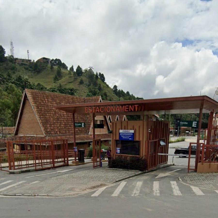 Estacionamento na Rua, próximo ao Parque Capivari