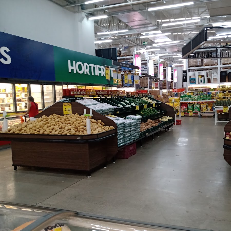 Estacionamento do supermercado Toureiro