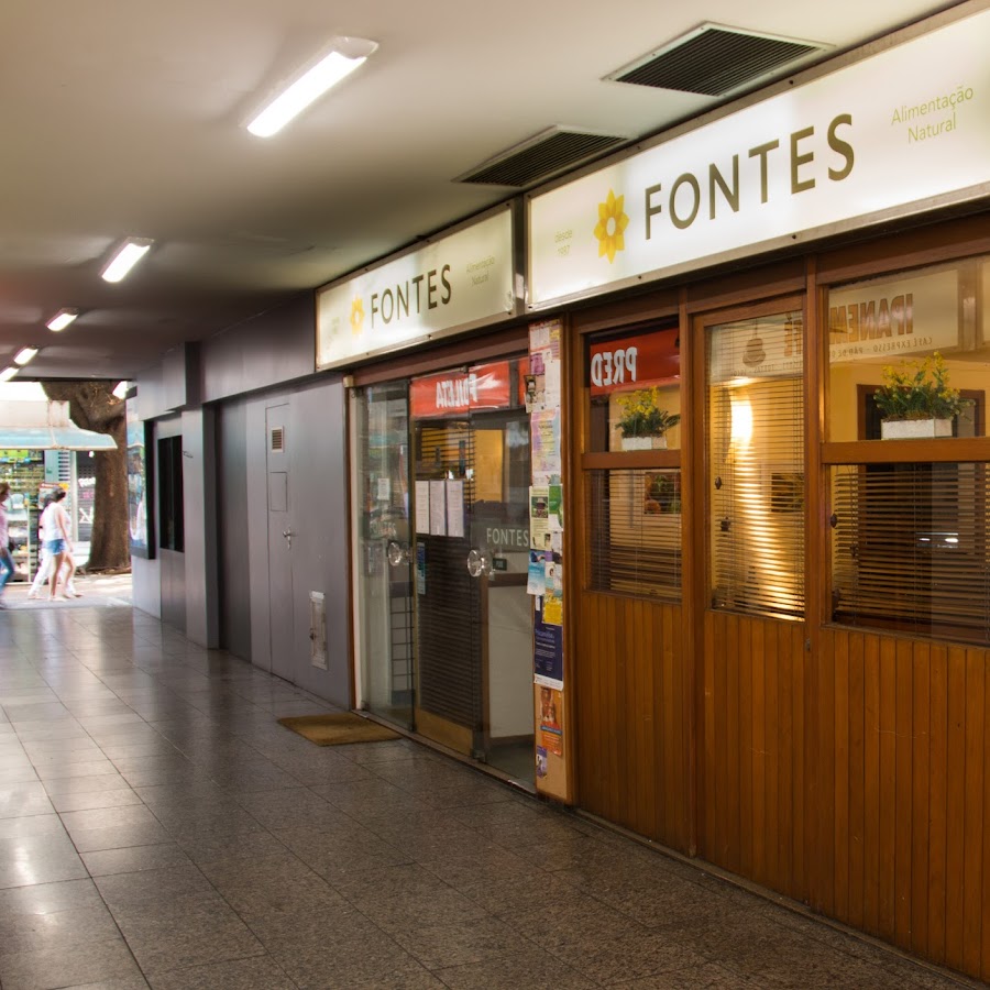 Fonte Natural. Rua lateral.