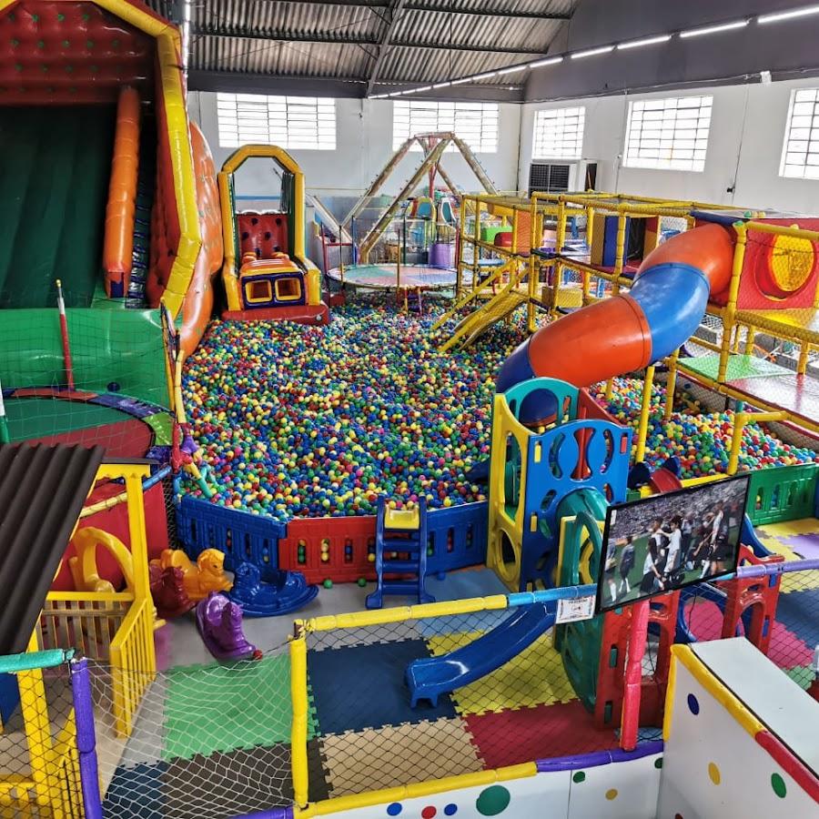 Parque de Diversões perto da entrada da cidade