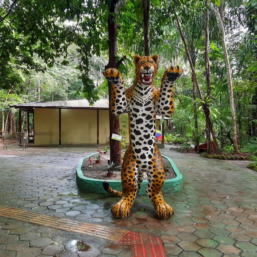 Parque de recreação à beira do lago