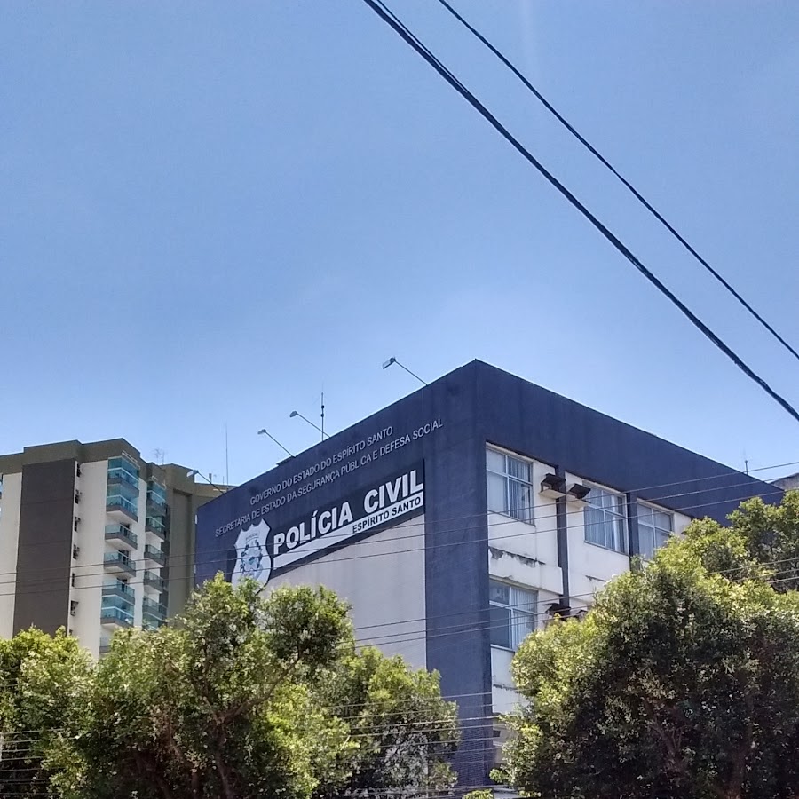 Pátio ao lado da delegacia