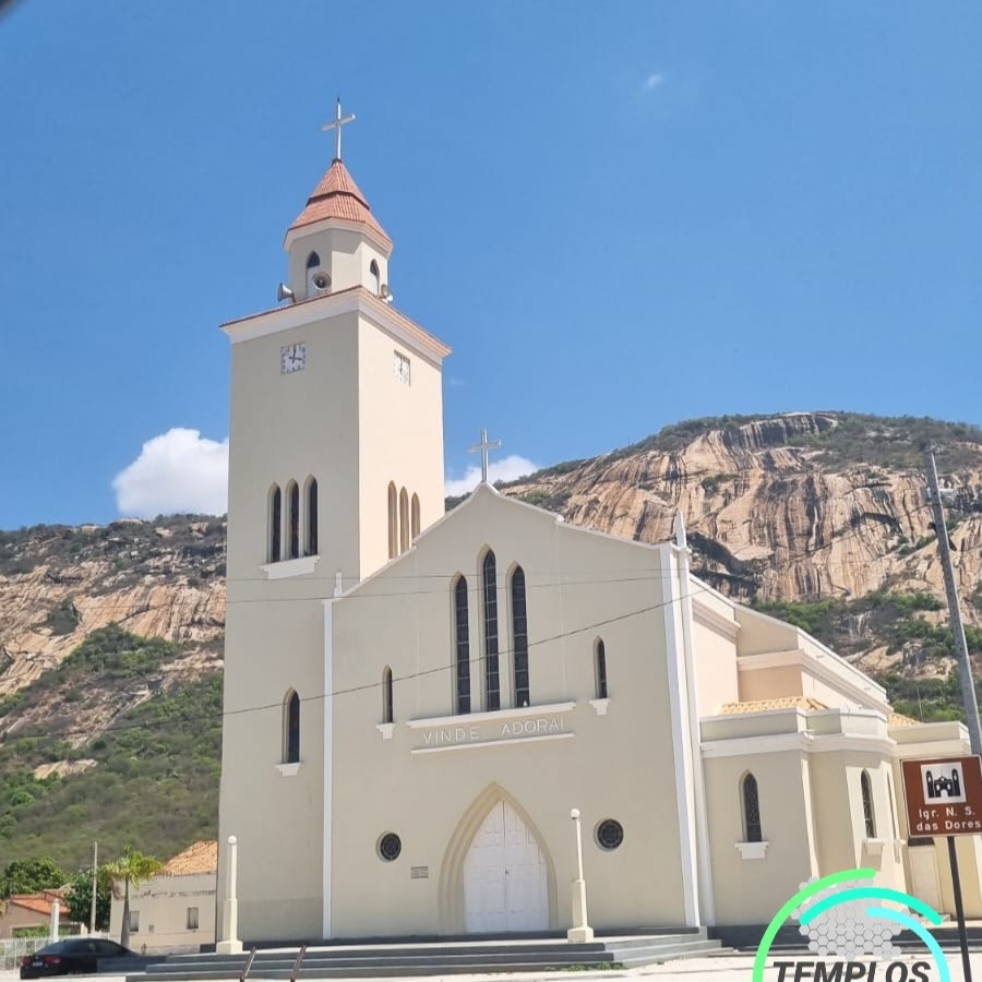 Praça ao lado da Igreja em Patu