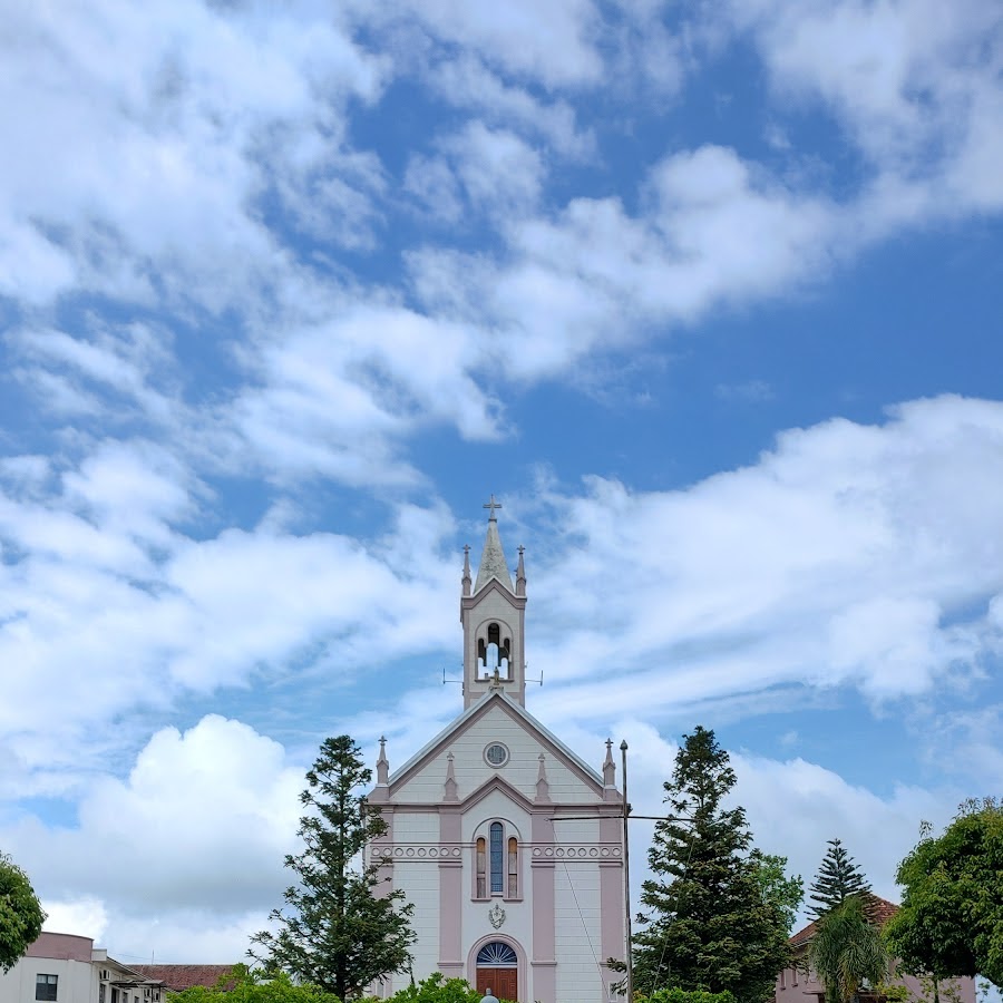 Praça em frente à Igreja central