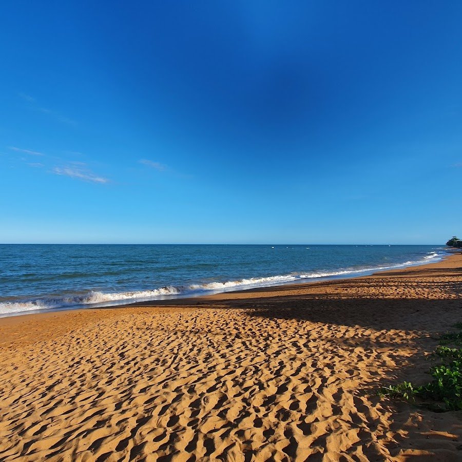 Putiri ao lado da Associação