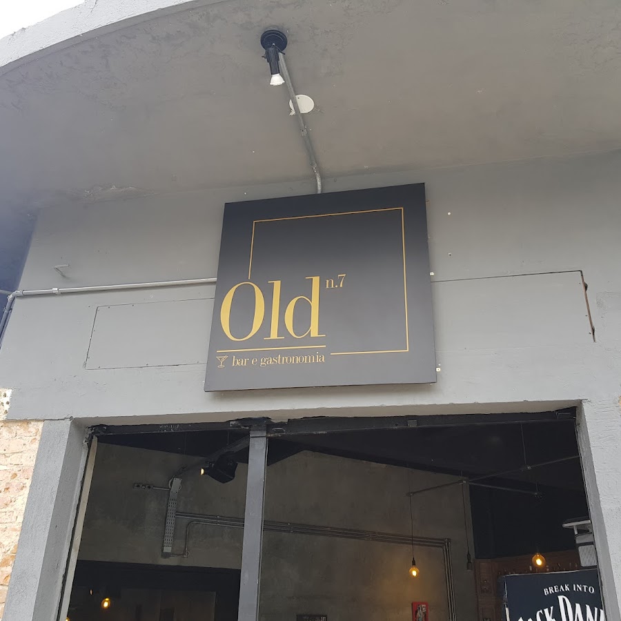 Restaurante Bark antiga estação de gasolina Old Yellow