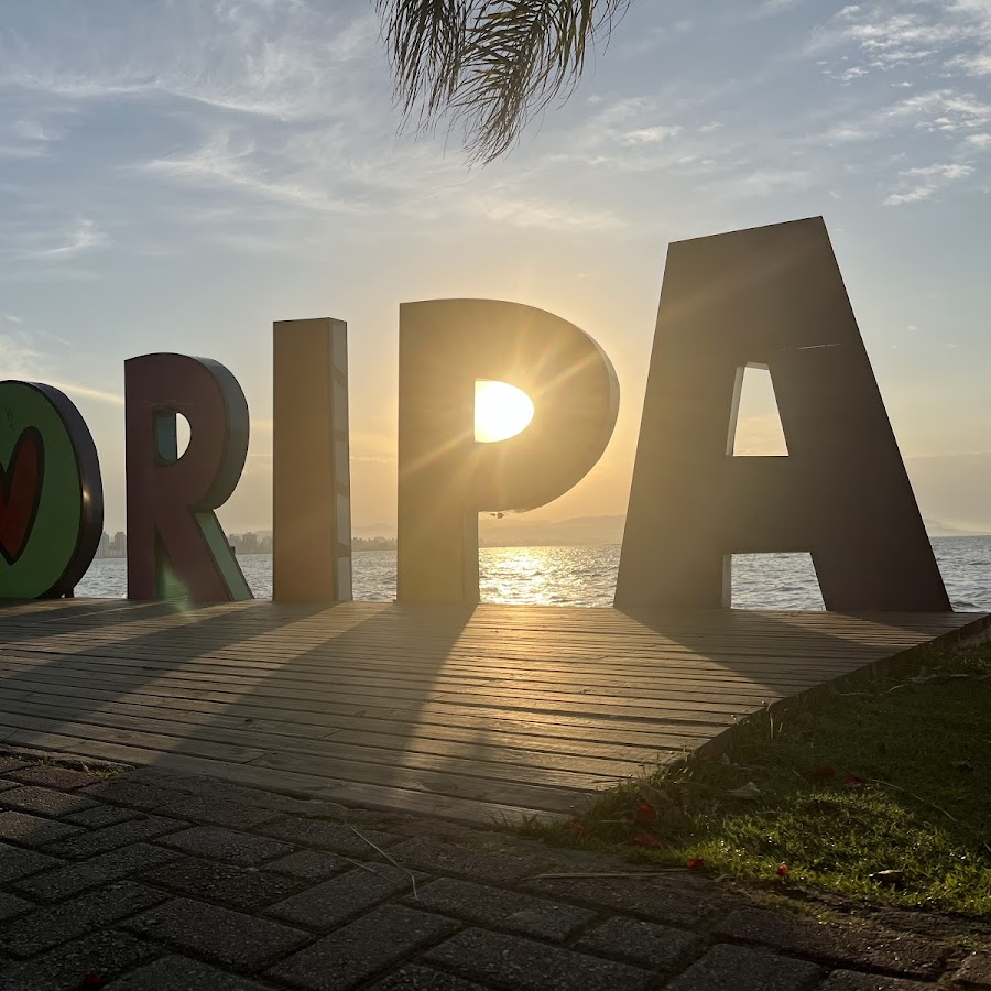 Rua à beira do oceano