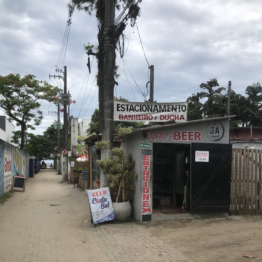 Rua principal Camburizinho/estacionamento na rua