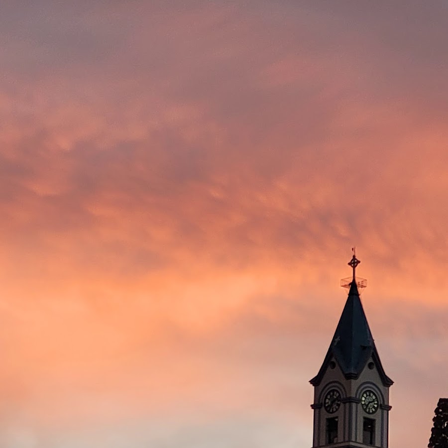 Rua tônico de barros ao lado da igreja local
