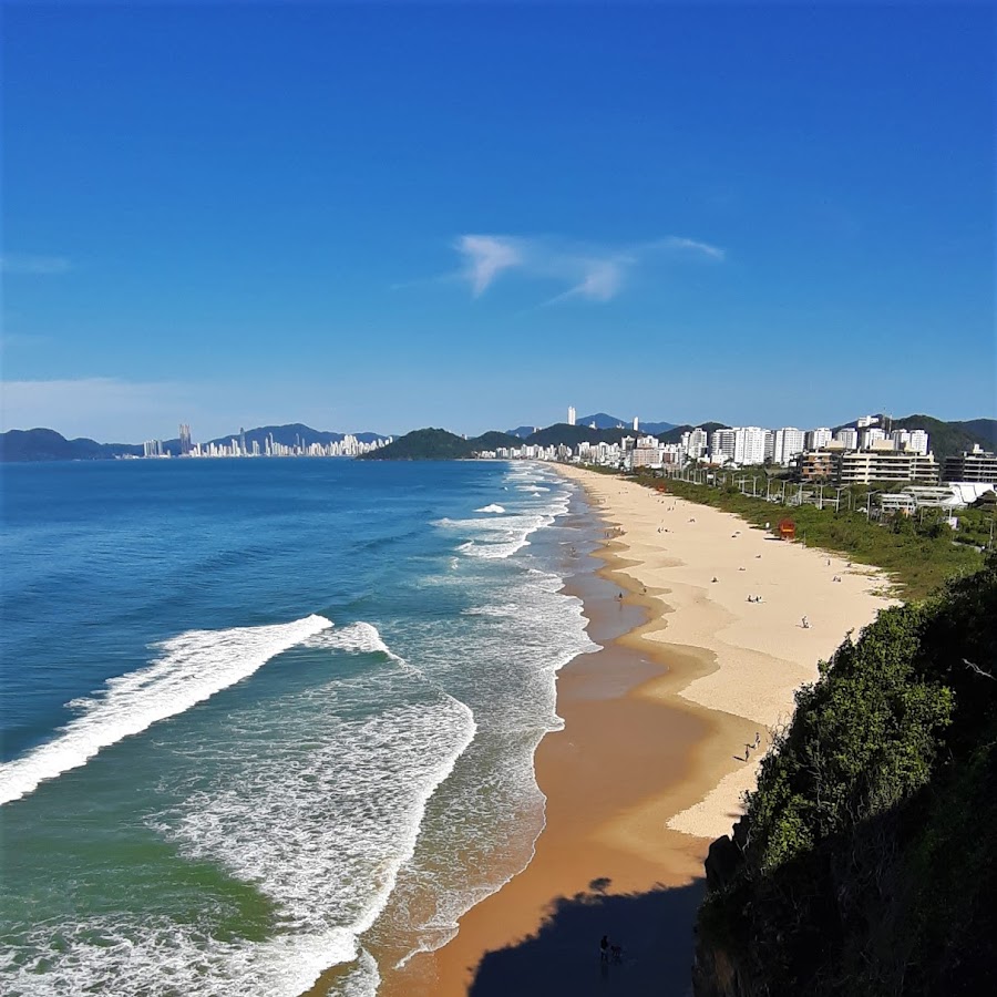 Rua tranquila na Praia Brava