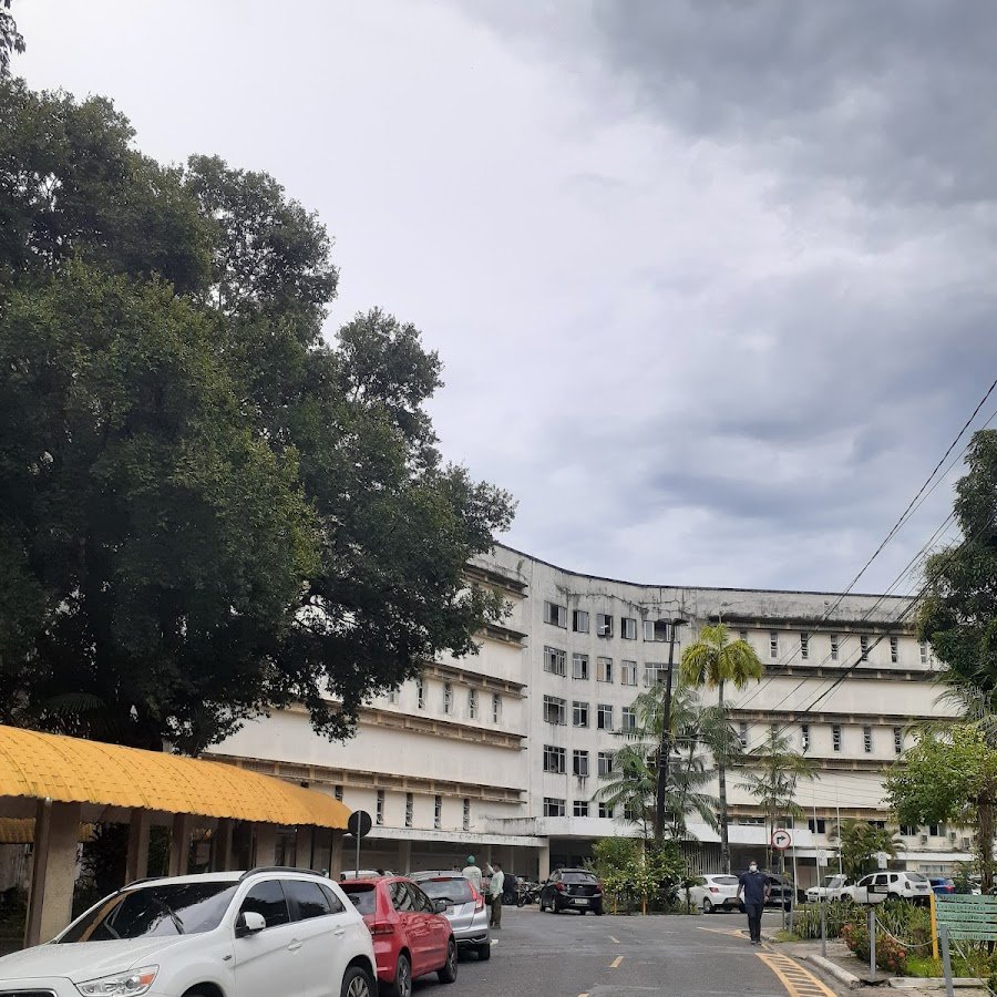 Sozinho em um complexo