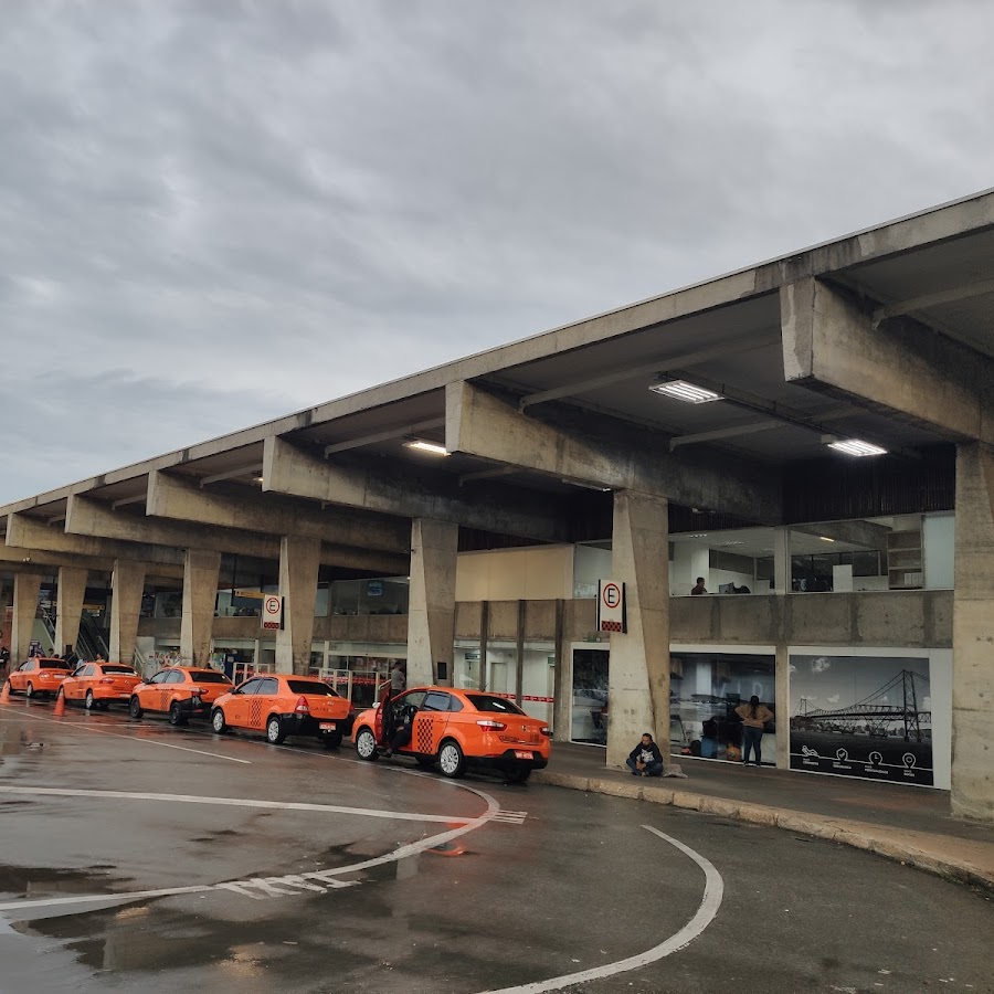 Troque dinheiro na estação de ônibus