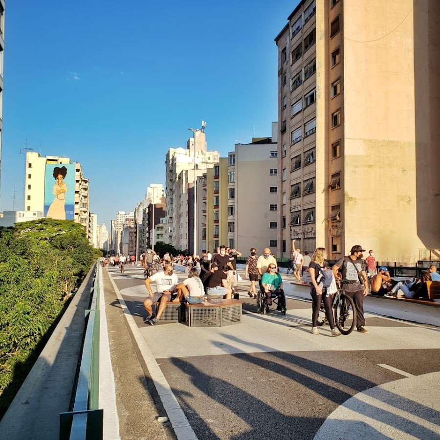 Válvula de água em parque público