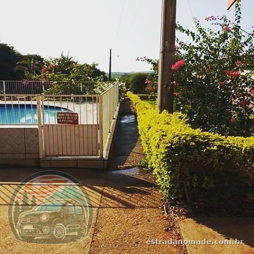 Flores do Cerrado hostel, camping e vivências