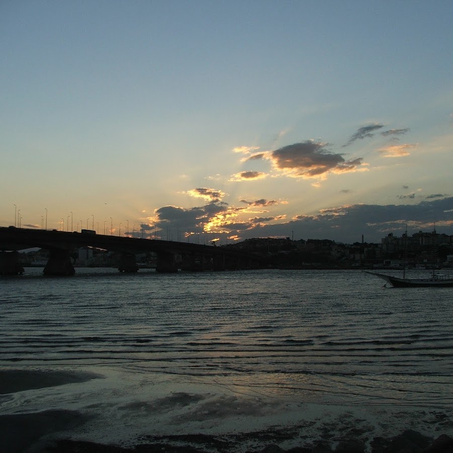 Abaixo da Ponte Colombo Sales