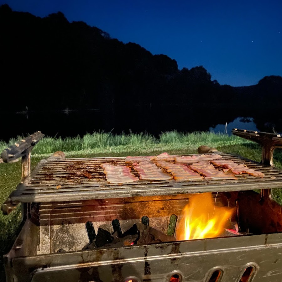 Acampamento à beira da água