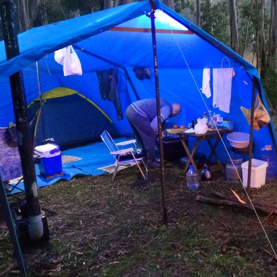 Acampamento em frente à Barragem do Blang