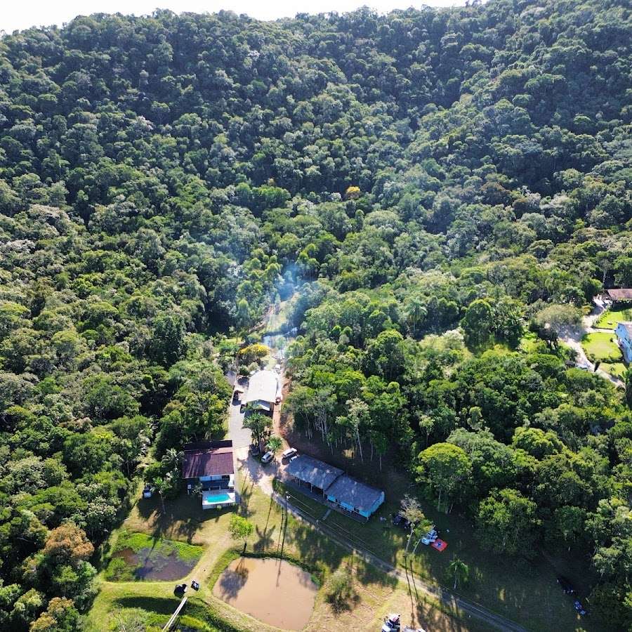 Acampamento selvagem à beira-mar Piçarras