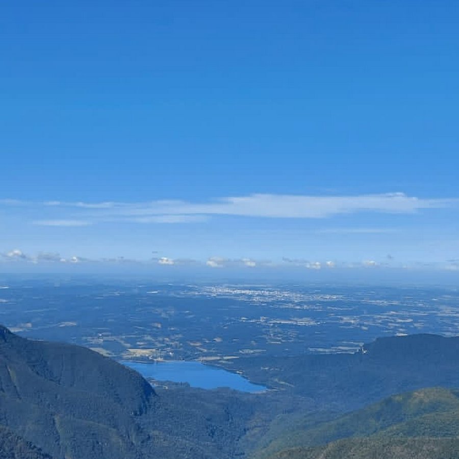 Ao lado do rio no caminho para rinoceronte