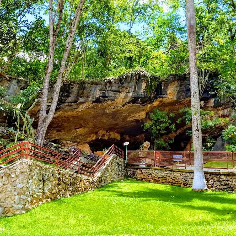 Estacionamento na Gruta de Maquiné