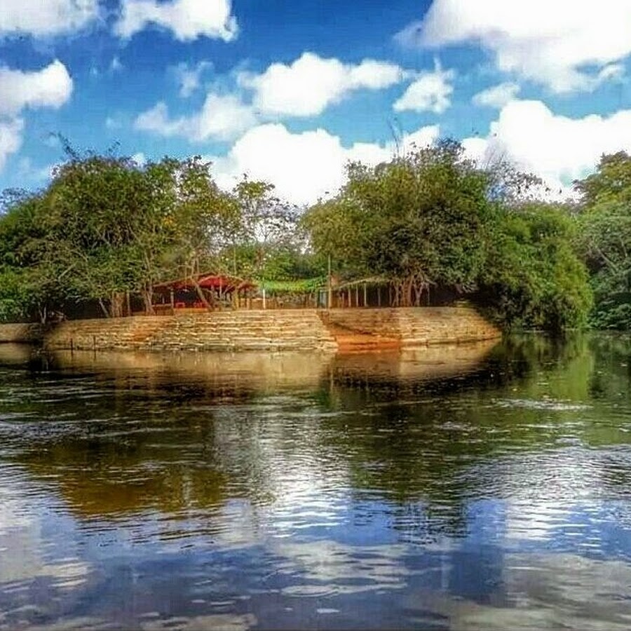 Balneário com sombra