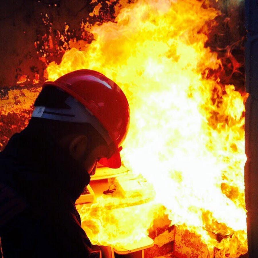 Em frente ao bombeiro