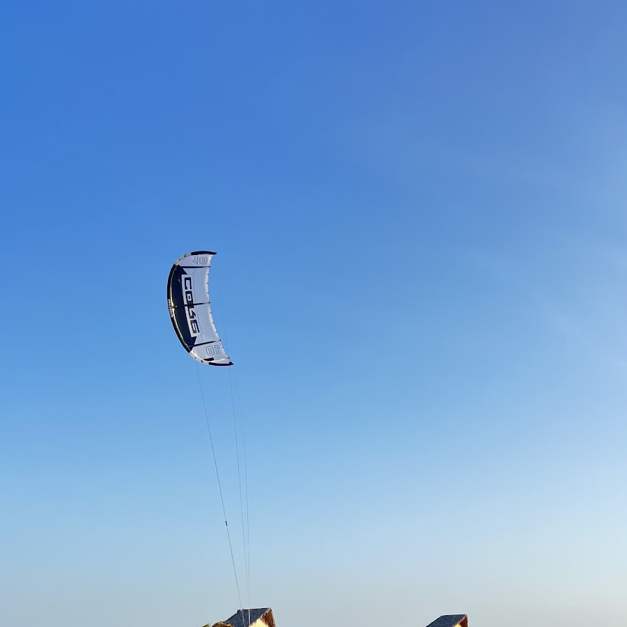 Escola de Kitesurf e Restaurante Arpoador