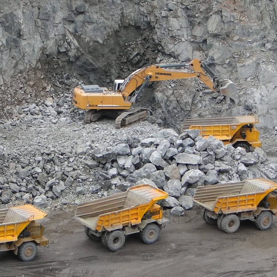 Pedreira próxima à BR349