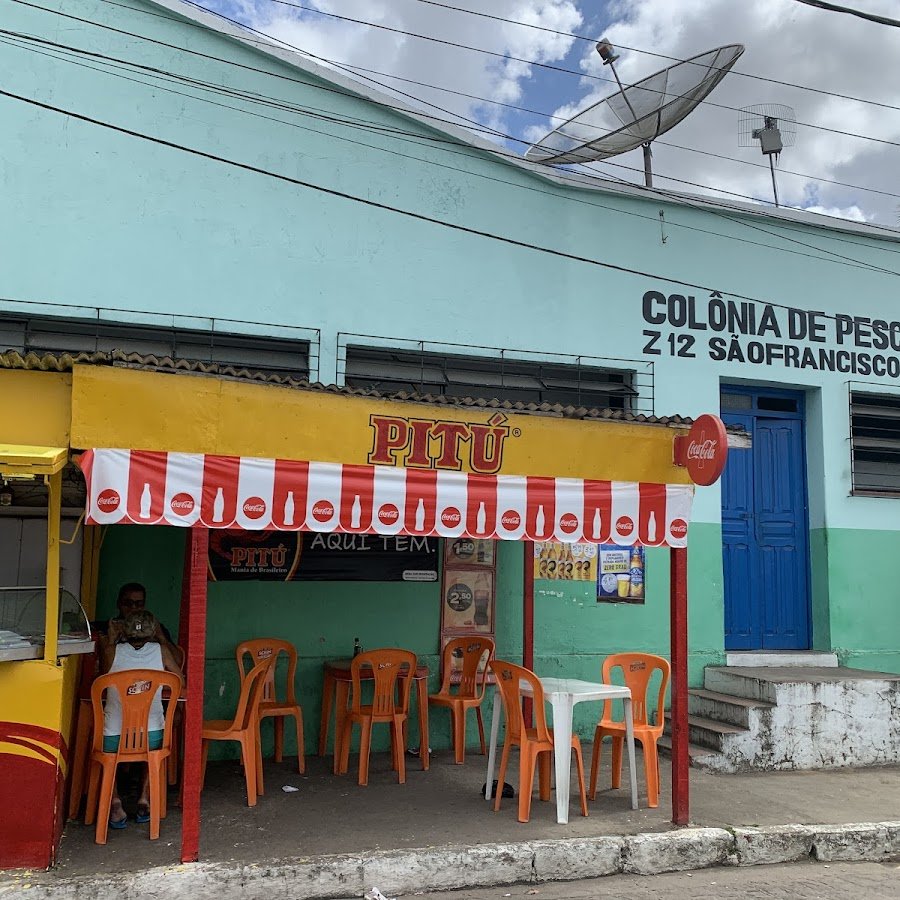 Penedo em frente à colônia de pescadores