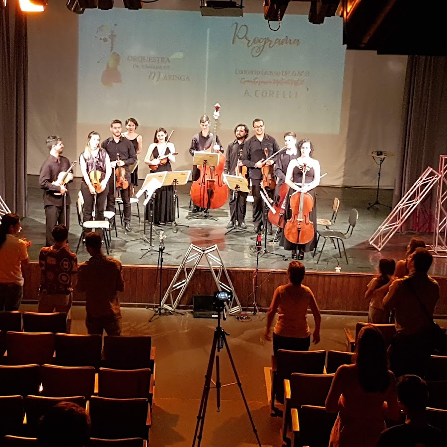 Praça do Teatro Reviver Magó