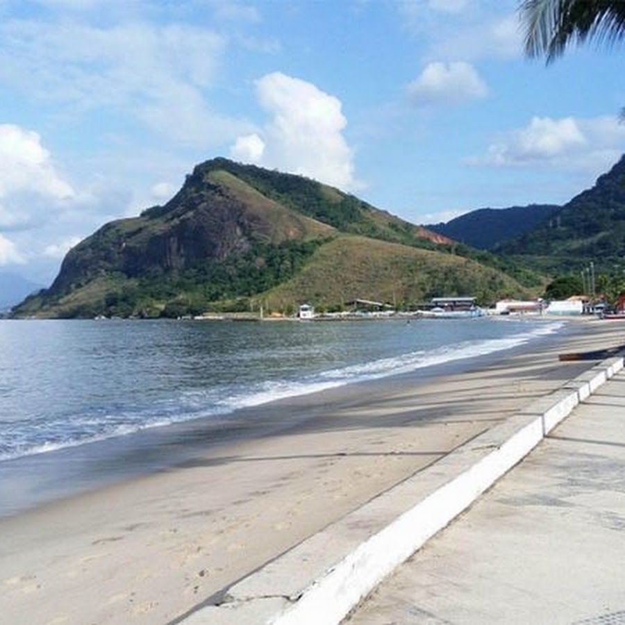 Rua transversal à Praia de Muriqui