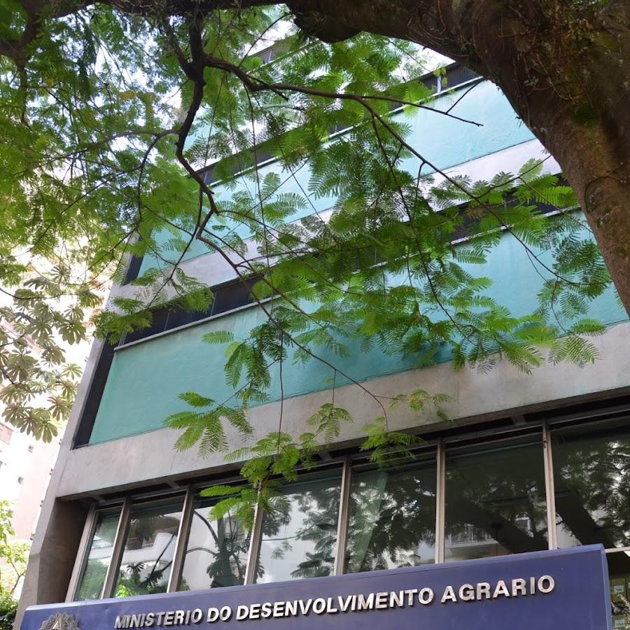 Terreno em frente à prefeitura.