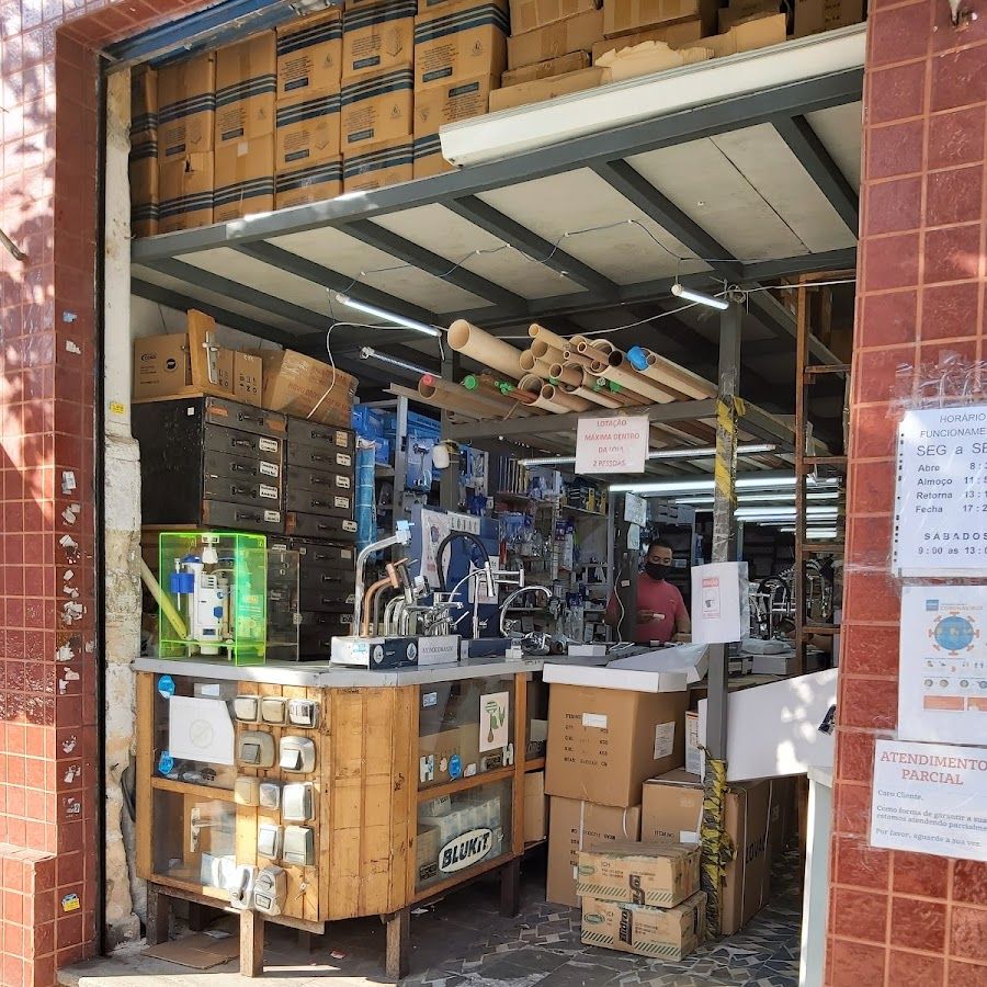 Torneira de Água na Praça Central