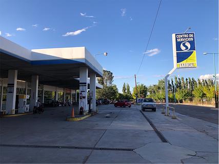 Abastecimento gratuito de água em posto de gasolina