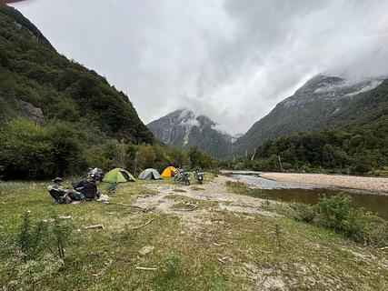 Acampamento Gramado à Beira do Rio