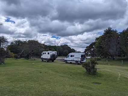 Acampamento Incrível à Beira do Rio