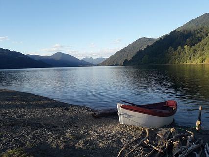 acampamento no lago