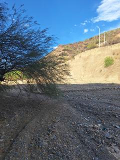 Acampamento em leito de rio seco