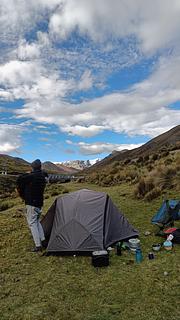 Acampamento selvagem no caminho para Cajatambo