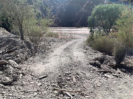 Acesso ao rio e muito espaço para motorhome e barracas