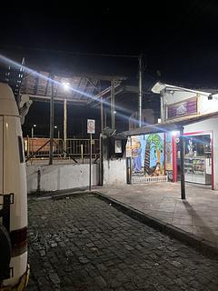 Água ao lado da Fiona Lanches
